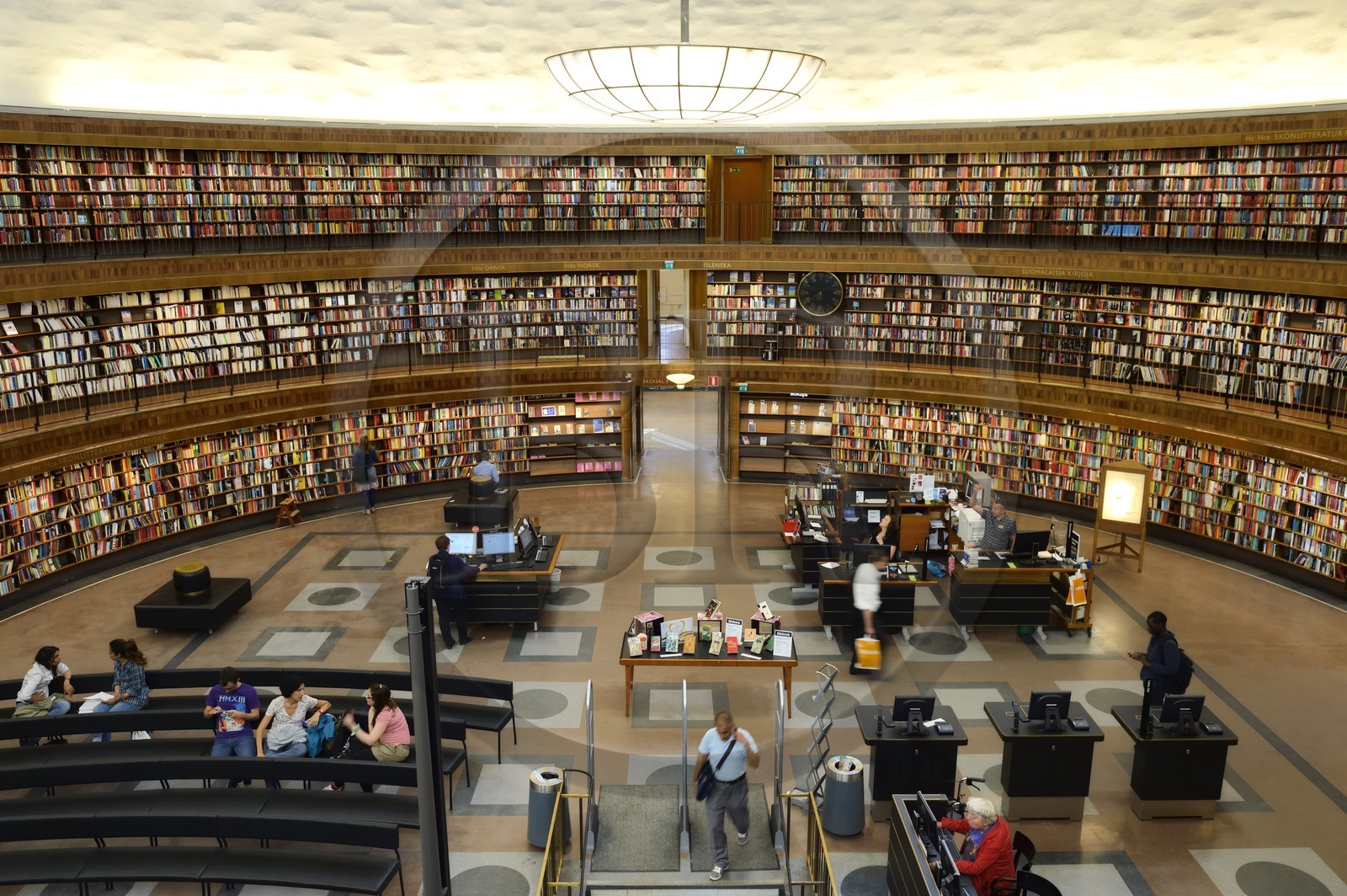 Sweden, Stockholm, Stockholm Public Library (Stockholms stadsbibliotek) from 1928 by Swedish architect Gunnar Asplund, the inside of the rotunda