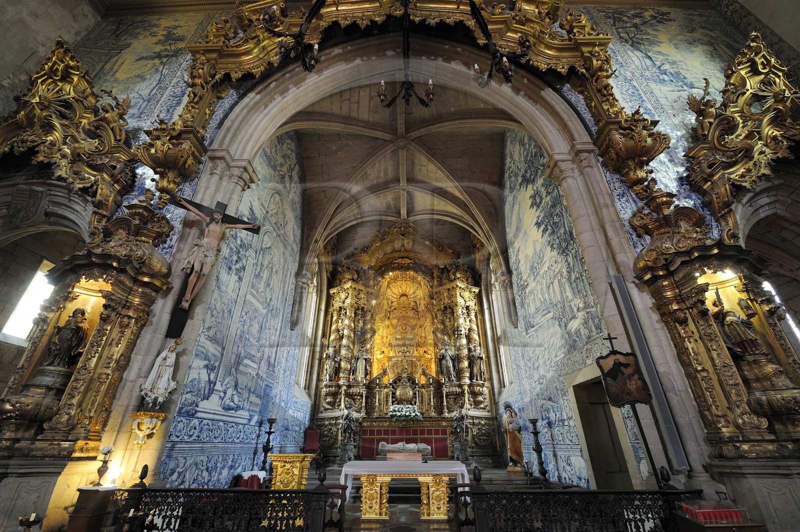 Portugal, région du Minho, Guimaraes, ville classée Patrimoine Mondial de l' UNESCO, Igreja de Sao Francisco ( Eglise Saint Francois d'Assise), azulejos historiés du début du XVIIIème siècle