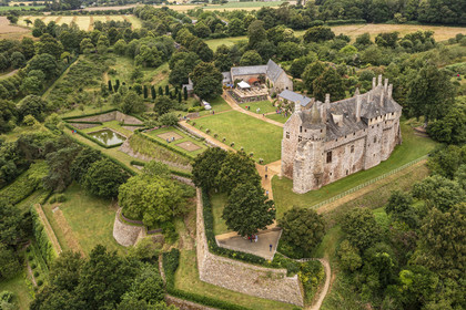 France, Côtes d'Armor (22), Ploezal, chateau de La Roche-Jagu et ses jardins (vue aérienne)