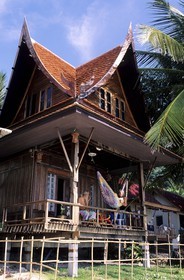 Thailand, Samui islands archipelago, Koh Pha-Ngan island, couple of ancient hippies in their house a Had Rin