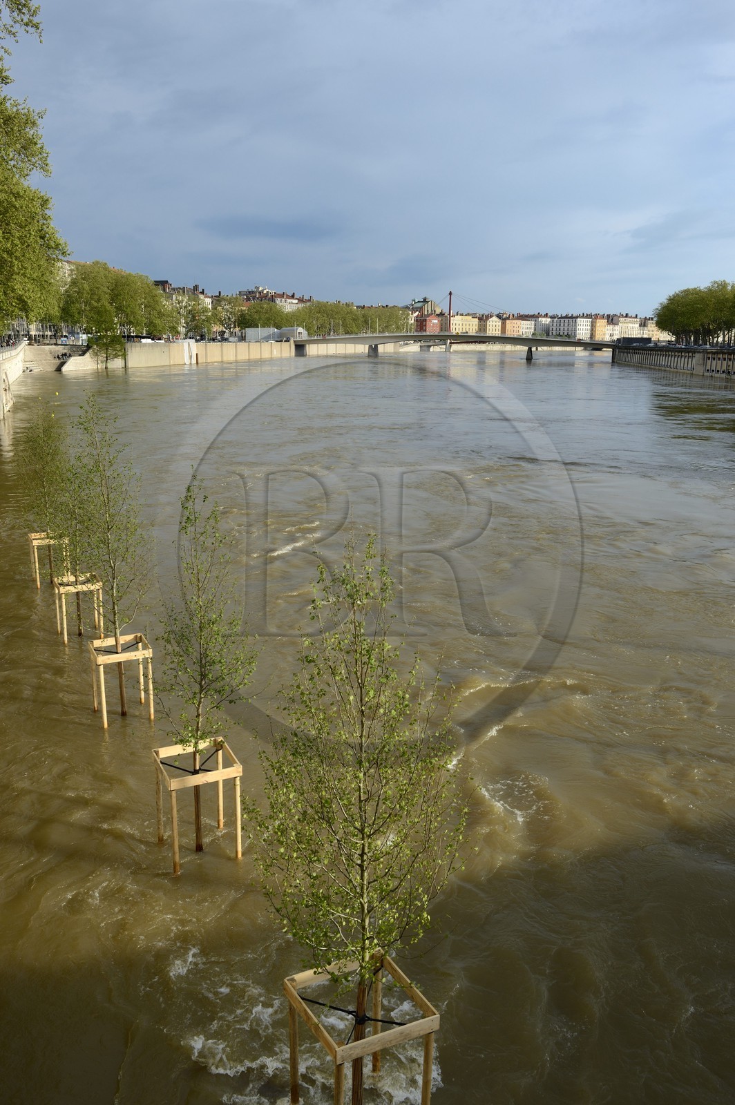 France, Rhône (69), Lyon, site historique classé Patrimoine Mondial de l'UNESCO, quai de la Pêcherie sous l'eau lors des débordement de la Saône