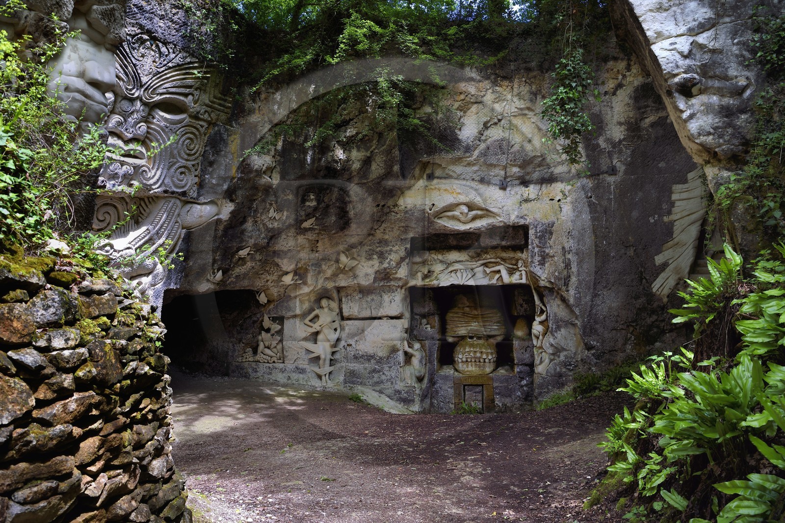 France, Charente-Maritime (17), Saintonge, Port-d'Envaux, Les Lapidiales crées par Alain Tenenbaum, Land art, sculptures à ciel ouvert dans l'ancienne carrière des Chabossières