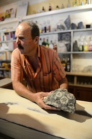 France, Corse-du-Sud (2A), Alta Rocca, Sainte-Lucie-de-Tallano (Santa Lucia di Tallà), diorite orbiculaire (Petra Ucchjata) d'un gisement local aujourd'hui épuisé