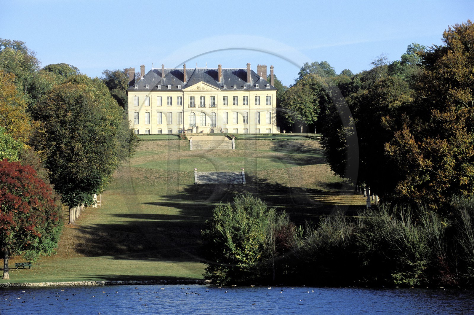 France, Val-d'Oise (95), parc naturel régional du Vexin français, domaine de Villarceaux, le château Louis 15 (dit d'en haut)