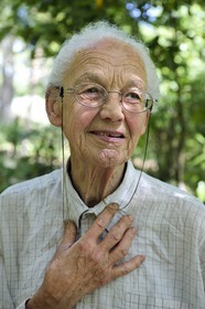 France, Var (83), golfe de Saint-Tropez, Gassin, labellisé Les Plus Beaux Villages de France, le jardin botanique L’Hardy-Denonain, Marie-Thérèse L’Hardy