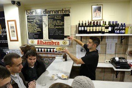 Espagne, Andalousie, Grenade, bar à tapas Los Diamantes