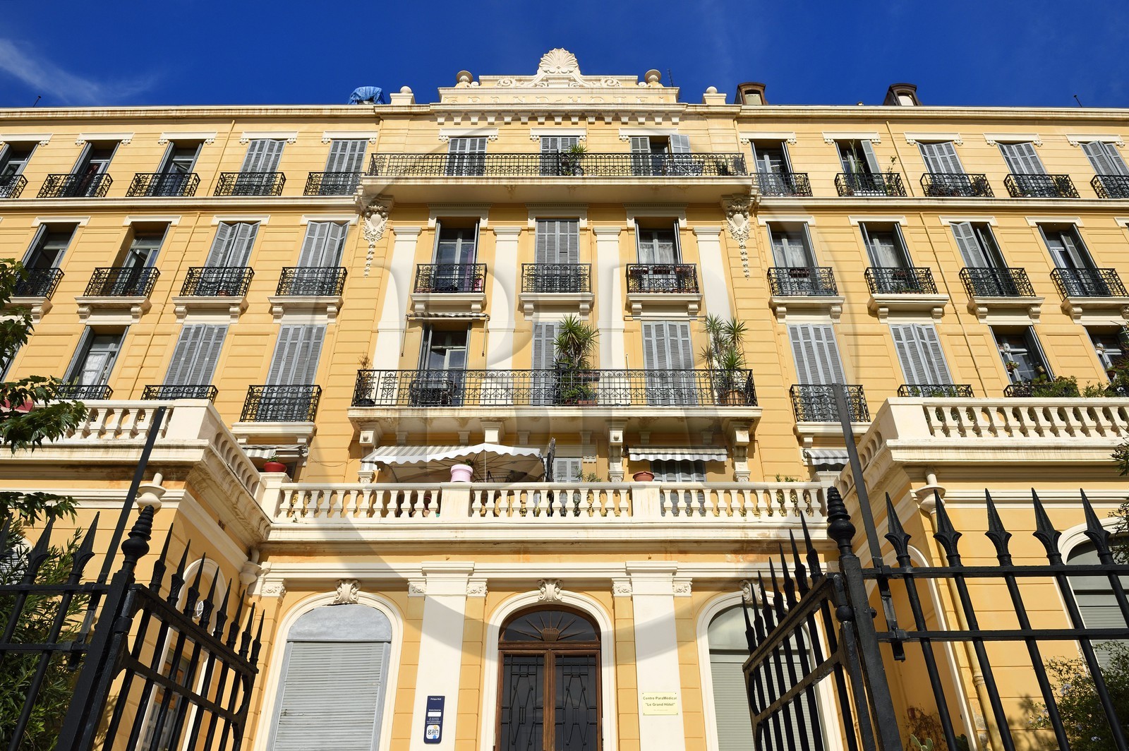 France, Var (83), Hyères, ancien Grand Hotel avenue des Iles d'Or transformé en appartements