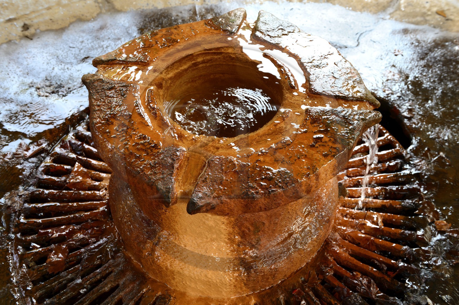 France, Haute-Corse (2B), Castagniccia, la source d'eau minérale d' Orezza