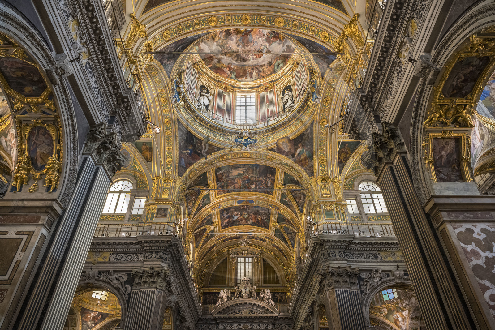 Italie, Ligurie, Gênes, Chiesa Del Gesu (église de Jésus), la coupole et le très richement décoré plafond
