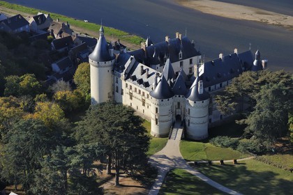France, Loir-et-Cher (41), Vallée de la Loire classée Patrimoine Mondial de l'UNESCO, château de Chaumont-sur-Loire (vue aérienne)