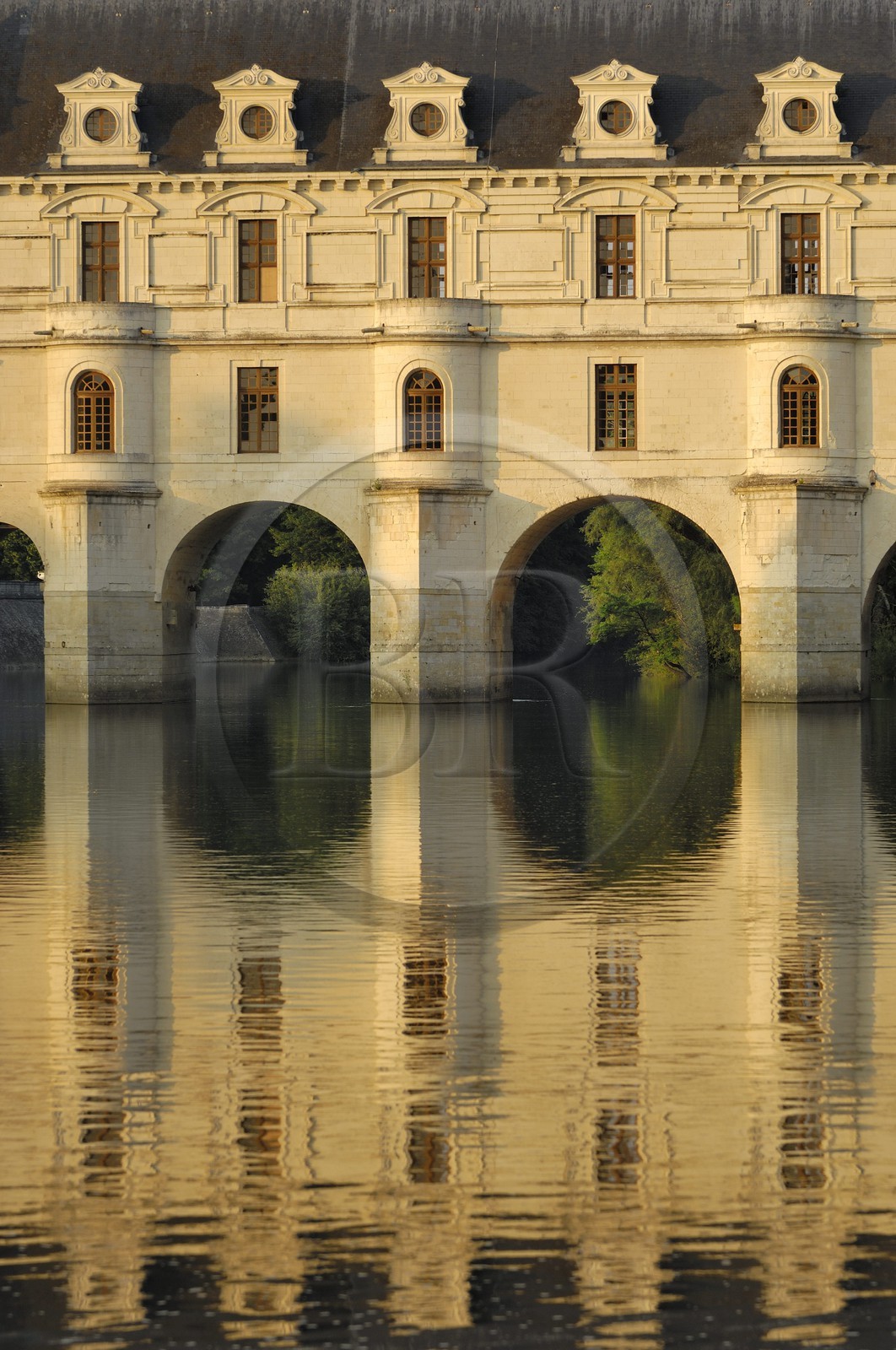 France, Indre-et-Loire (37), château de Chenonceau de style Renaissance qui enjambe le Cher, édifié de 1513 à 1521