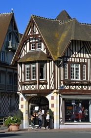 France, Calvados (14), Pays d'Auge, Deauville, maison à pans de bois du Grand Magasin Printemps