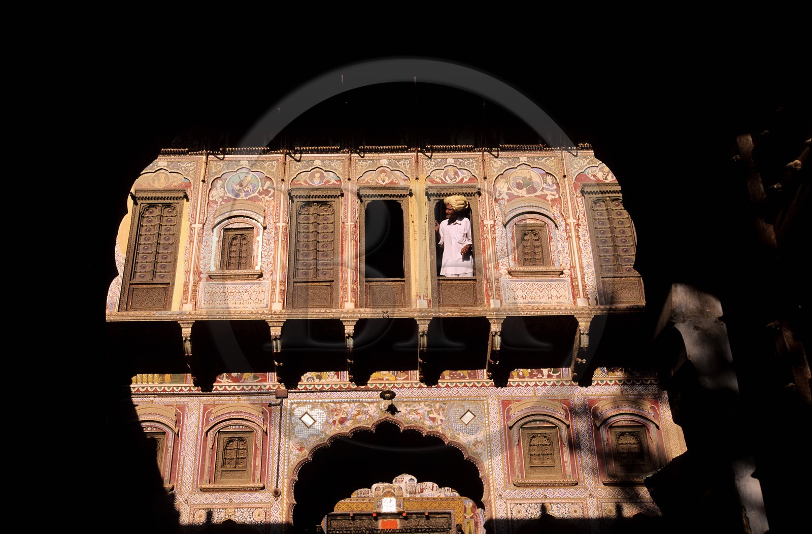Inde, état du Rajasthan, ville de Nawalgarh, Choti Bhagaton Ki Haveli (maison), façade de la 1ère cour