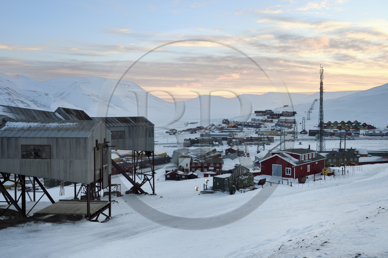 Norway, Svalbard, Spitzbergen, Longyearbyen, the city and in the foreground the abandoned central cableway building used for transporting coal in carts from the mines to the harbour