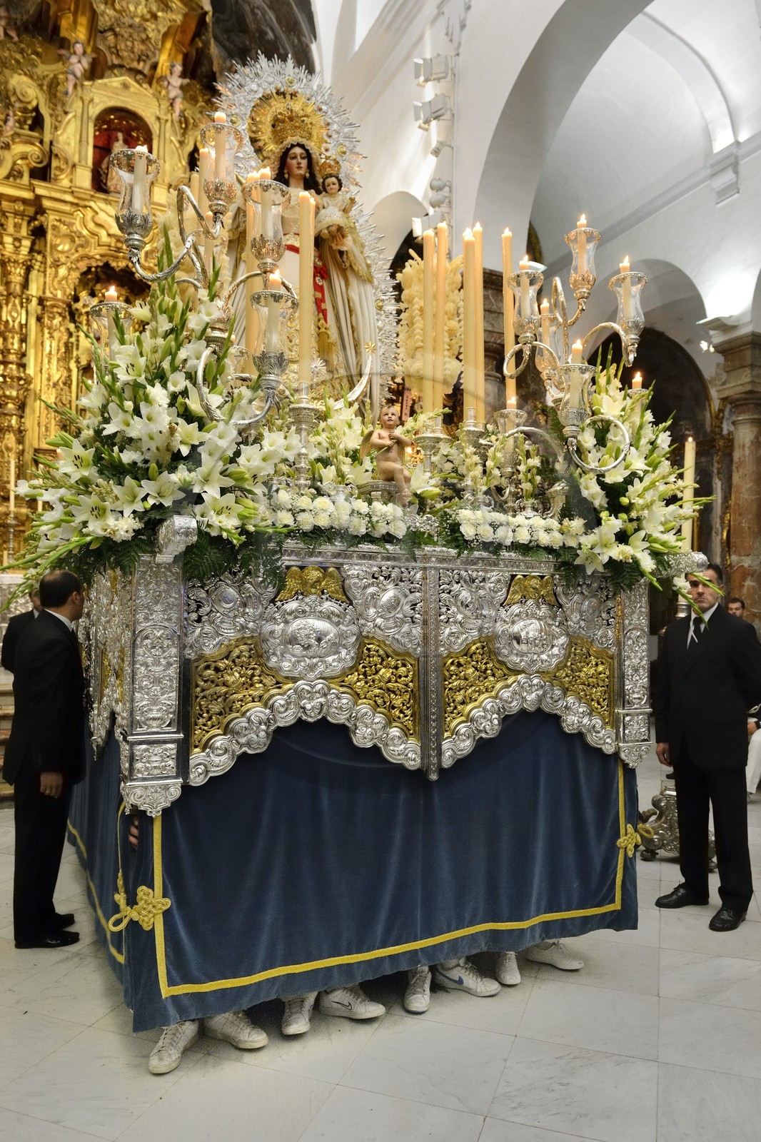 Spain, Andalusia, Seville, Santa Cruz district, San Nicolas church, procession of the Virgin of the snow (Virgen de las Nieves)
