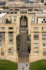 France, Hérault (34), Montpellier, quartier Antigone de l'architecte Ricardo Bofill, un axe piéton relie la rivière Lez vers l'est au centre historique à l'ouest