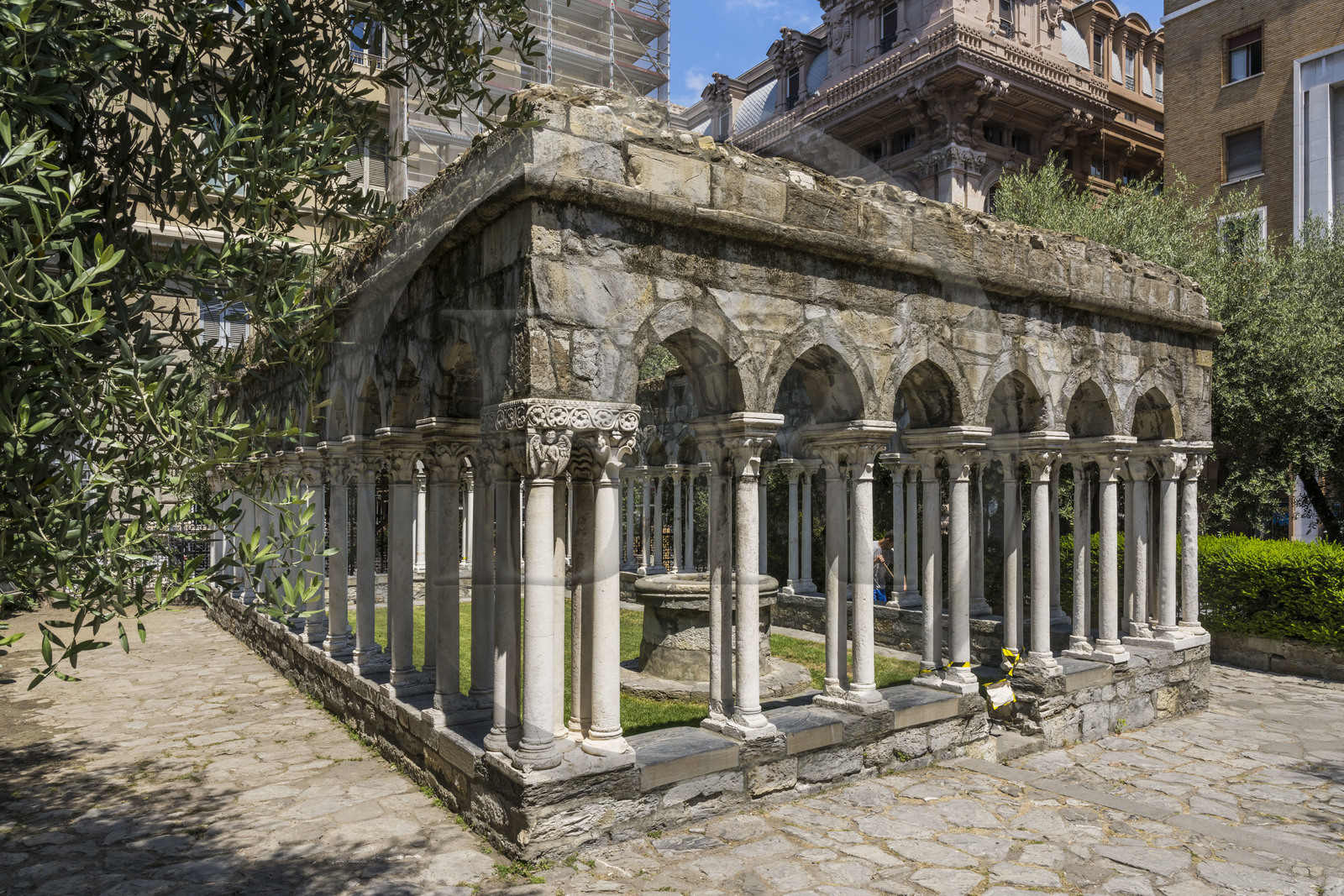 Italie, Ligurie, Gênes, cloitre datant du XIIème siècle de l’ancien couvent de Saint André