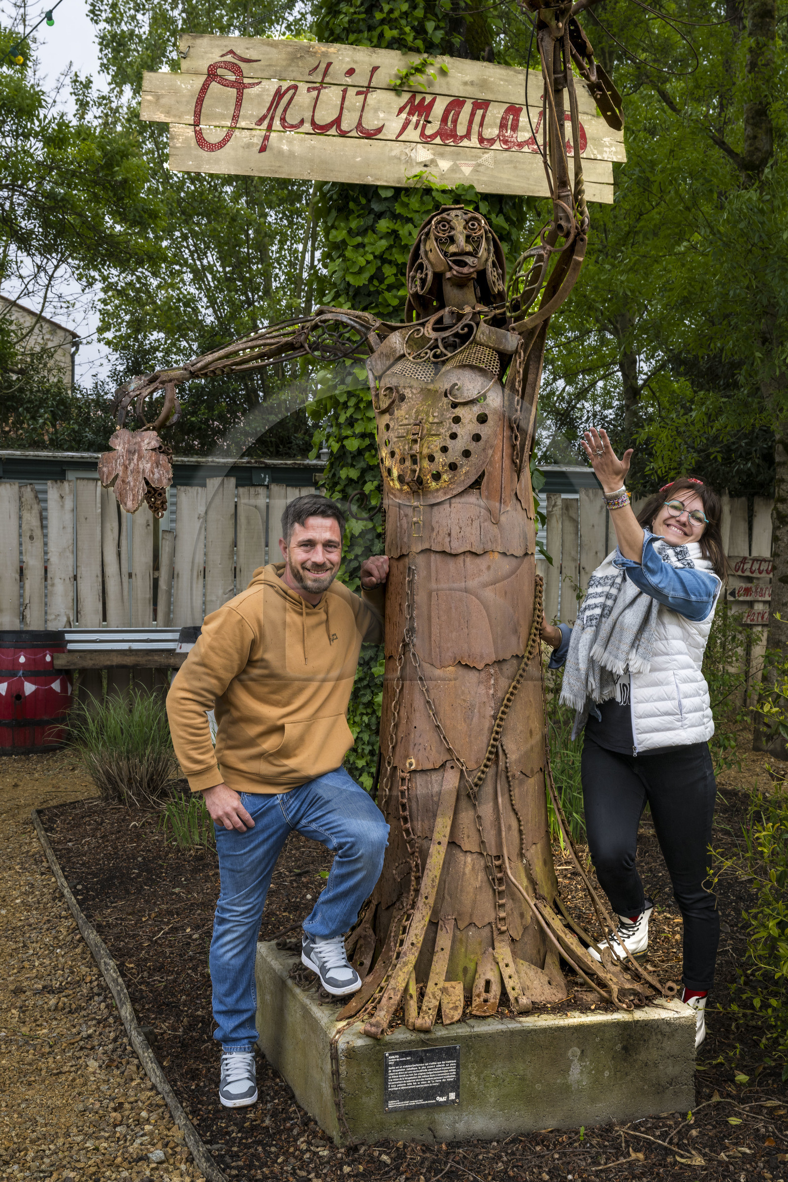 France, Vendée (85), Parc Interrégional du Marais Poitevin labellisé Grand Site de France, Romuald Pouchain et Emilie Roucou qui gèrent le camping O ptit marais