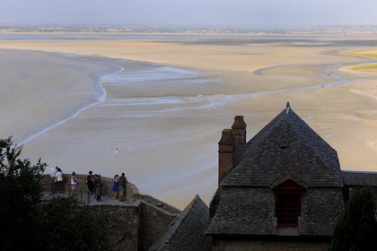 France, Manche (50), Mont-Saint-Michel, classé Patrimoine Mondial de l'UNESCO, la baie vers Avranche