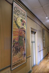 France, Pyrénées-Atlantiques (64), Pays-Basque, Cambo-les-Bains, la Villa Arnaga, musée et maison d'Edmond Rostand, affiche originale de Cyrano de Bergerac