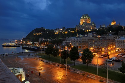 Canada, province de Québec, ville de Québec, Vieux-Québec classé Patrimoine Mondial de l' UNESCO, château Frontenac depuis le port sur le fleuve Saint-Laurent