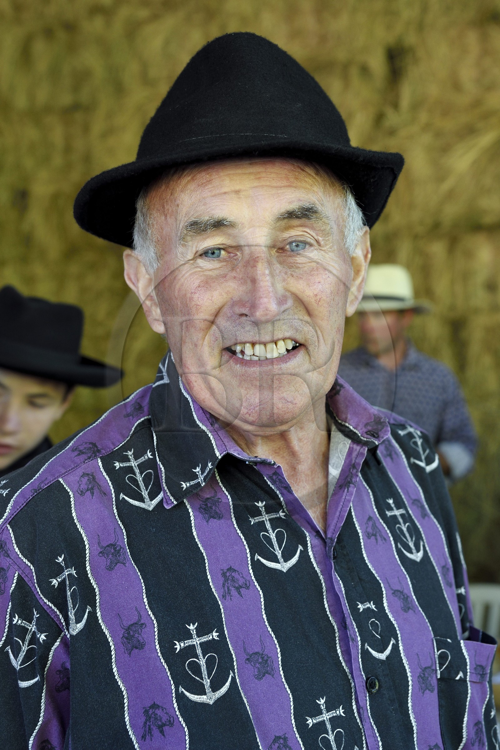 France, Bouches-du-Rhône (13), Parc naturel régional de Camargue, Mas du Menage, manade Saint Antoine (Cauzel), le gardian Jules Julien et son cheval