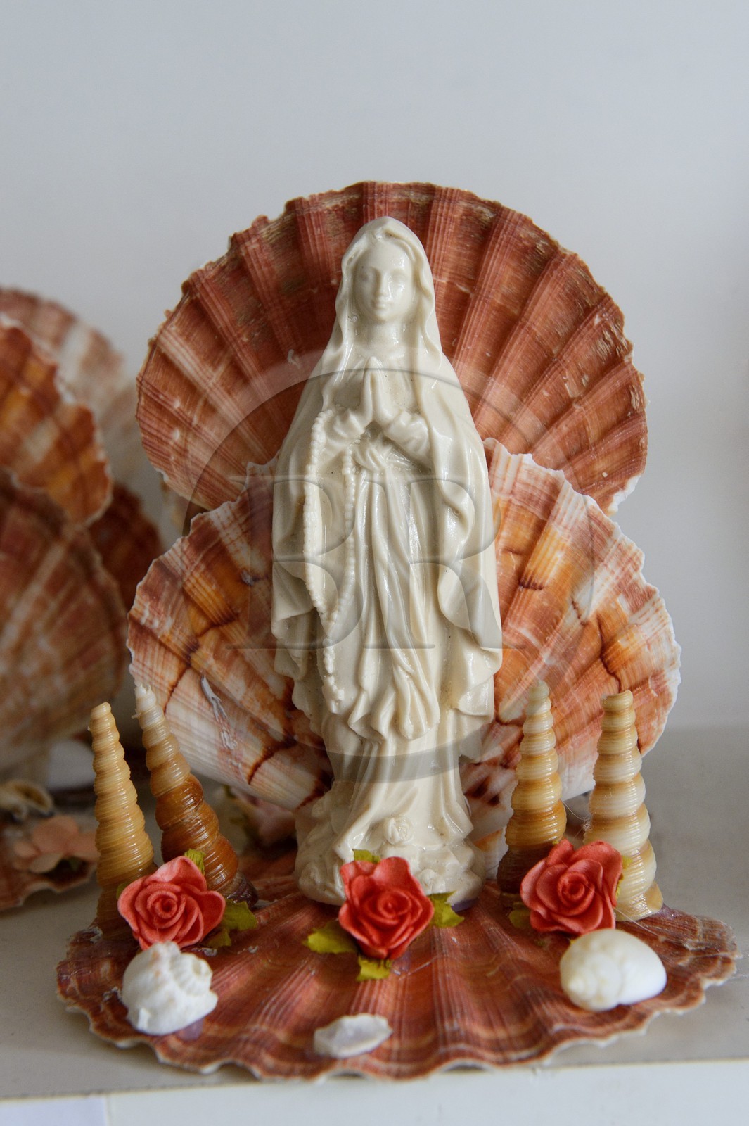 Croatie, Dalmatie, Parc national de Krka, monastère franciscain de l’îlot Visovac, objet souvenir avec la Vierge Marie