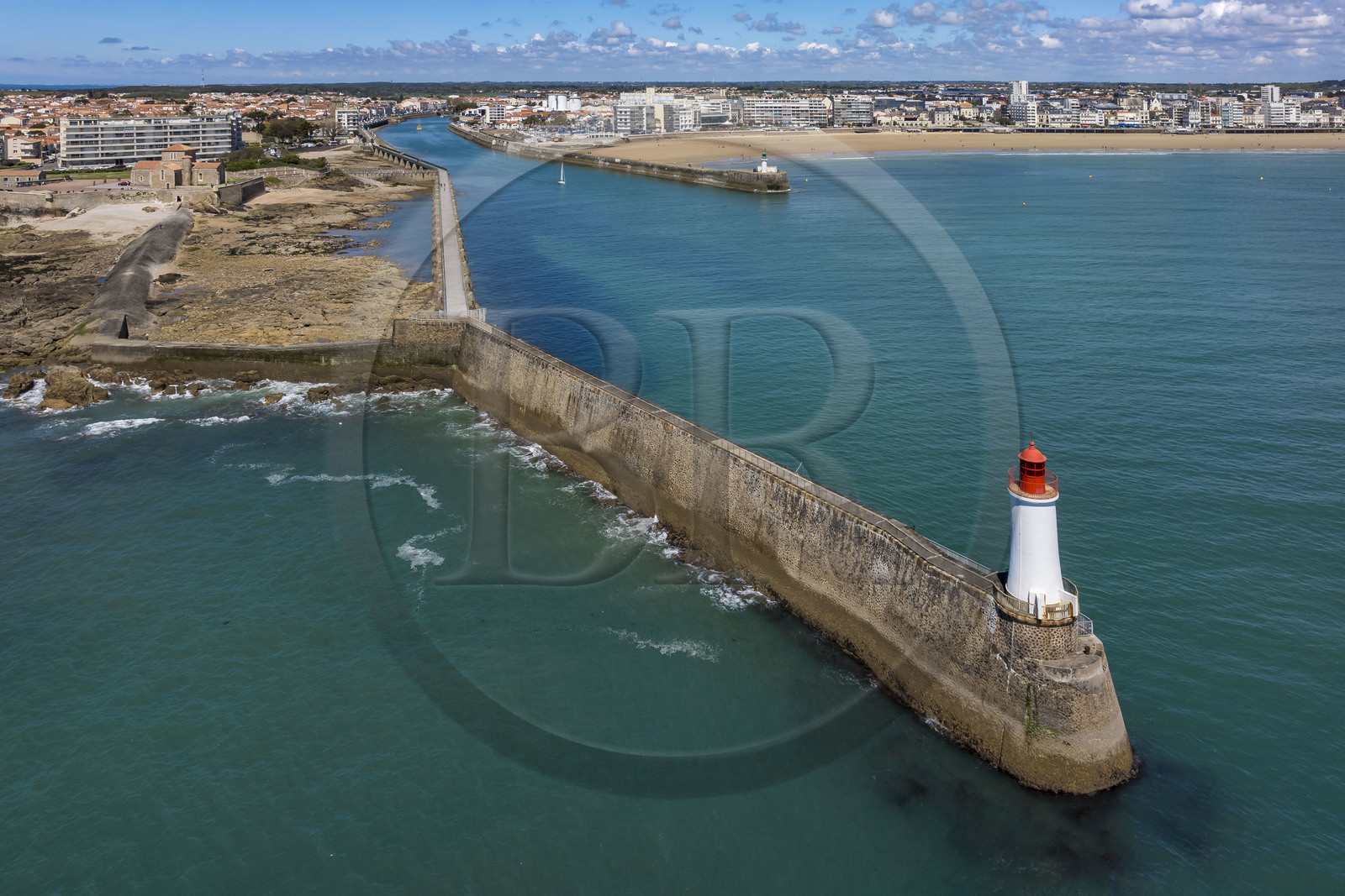 France, Vendée (85), Les-Sables-d'Olonne, le chenal d'accès aux ports (vue aérienne)