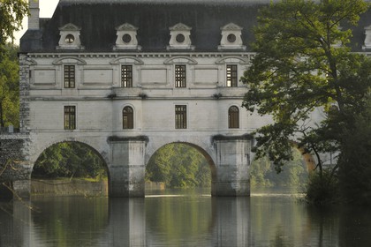 France, Indre-et-Loire (37), château de Chenonceau de style Renaissance qui enjambe le Cher, édifié de 1513 à 1521