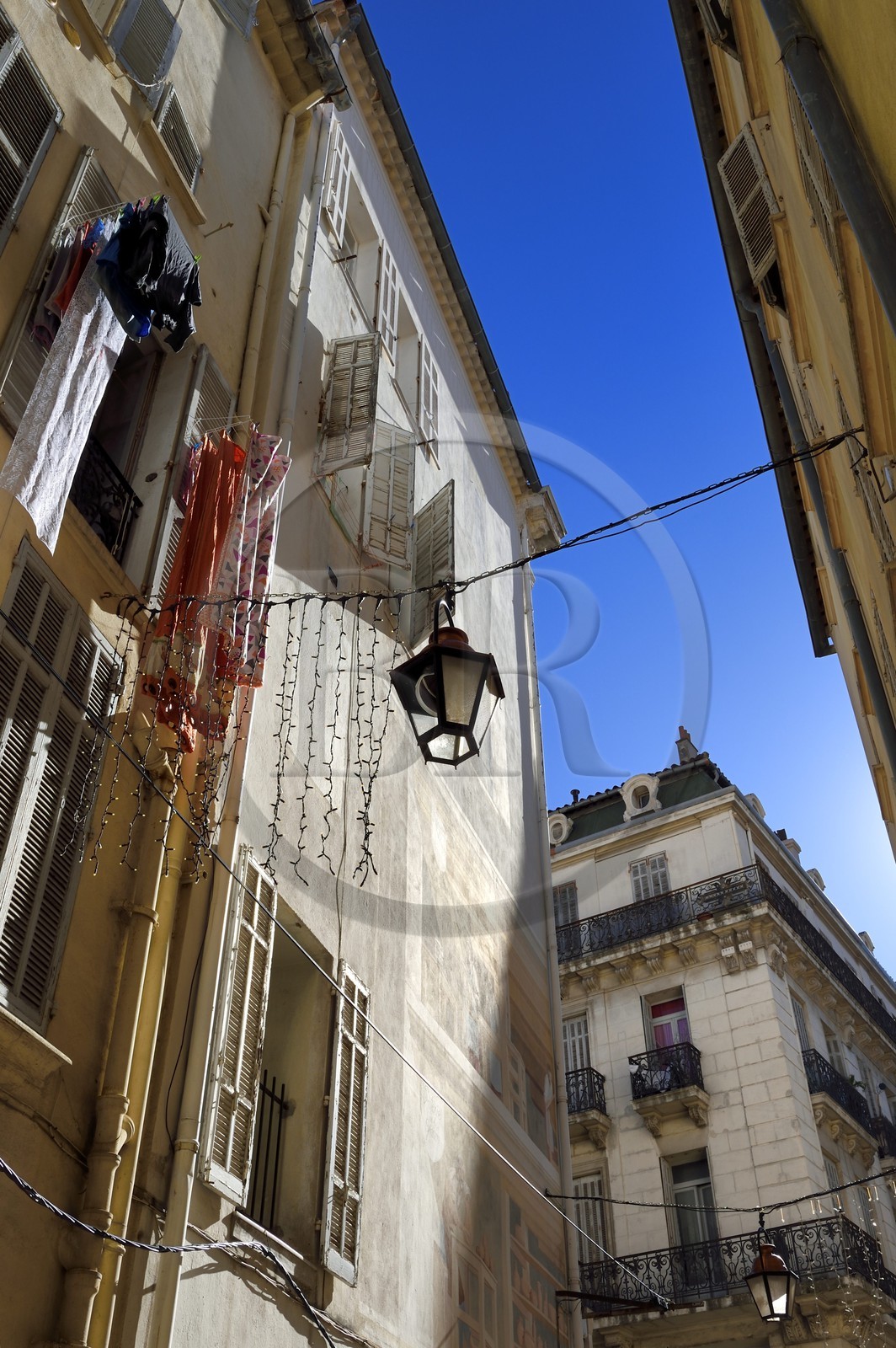 France, Var (83), Toulon, dans la rue de la glacière