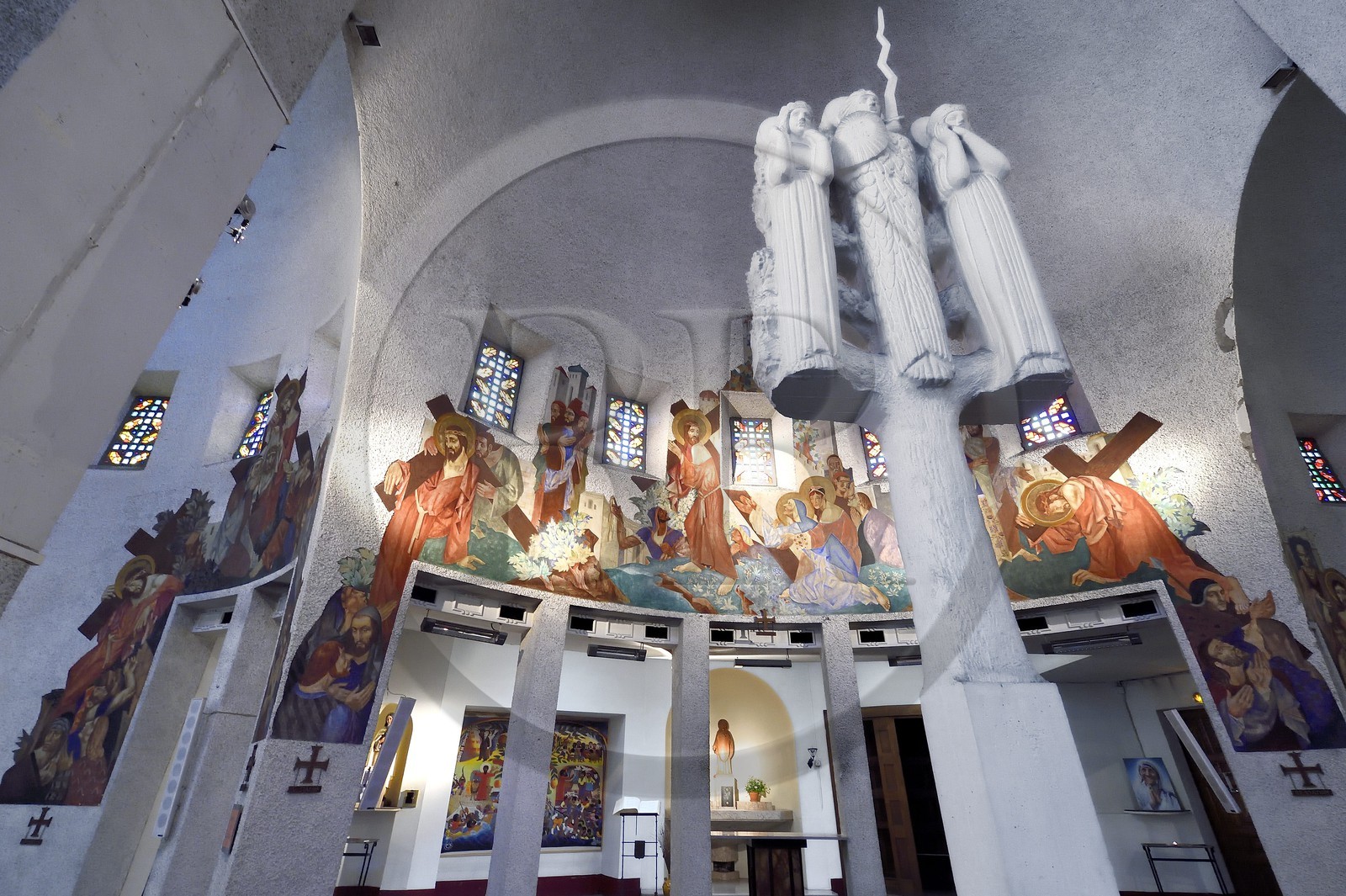 France, Alpes-Maritimes (06), Nice, église Sainte-Jeanne-d'Arc (1913-1933), les fresques intérieures d'Eugène Klementieff s'inspirent du cubisme, des icônes orthodoxes et du Quattrocento