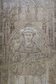 France, Paris (75), Musée de Cluny - Musée national du Moyen-Age, dalle funéraire de Jean de Mallet (+1333) moine de l'abbaye de Poblet en Catalogne, provient de l'église des Bernardins à Paris