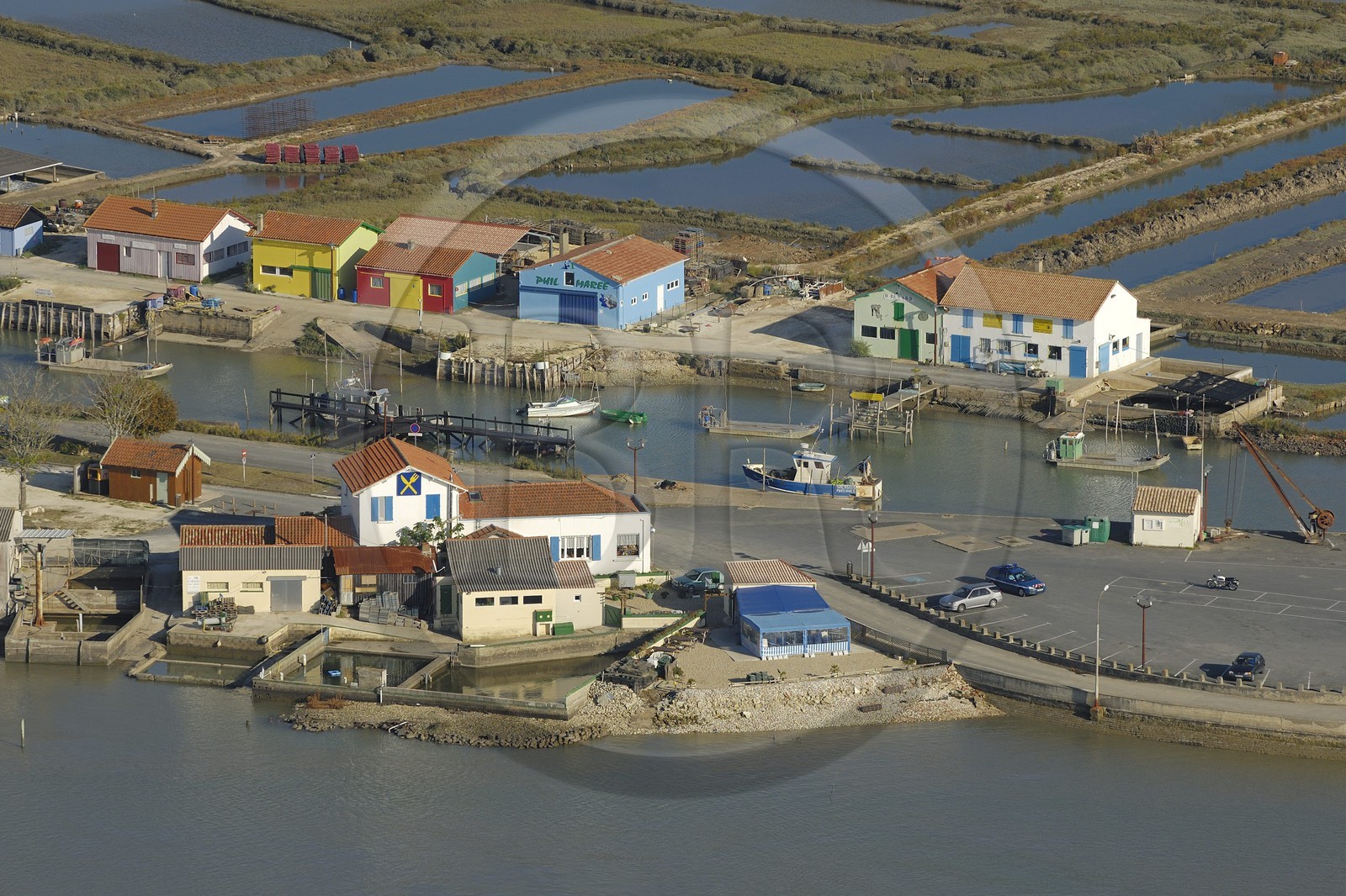 France, Charente-Maritime (17), bassin de Marennes-Oléron, Marennes, le port de la Cayenne (vue aérienne)