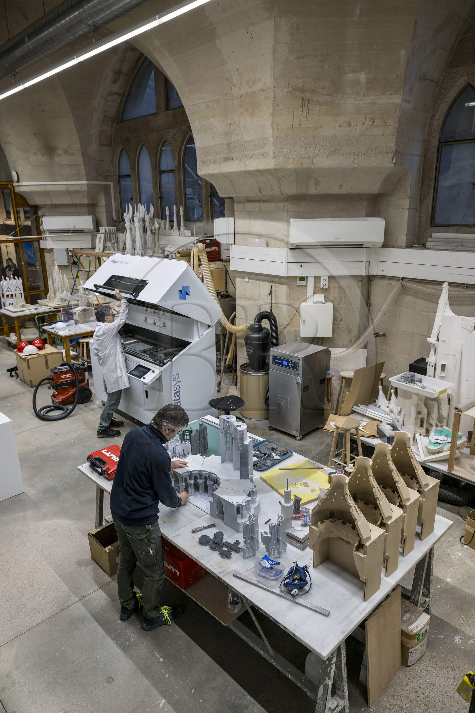 Spain, Catalonia, Barcelona, Eixample district, Sagrada Familia basilica by Catalan modernist architect Antoni Gaudi, listed as a UNESCO World Heritage Site, the model workshop, Ignasi Badia Nogués reconstructs the 3D model (with the machine in the background) of the facade of the apse facing northwest