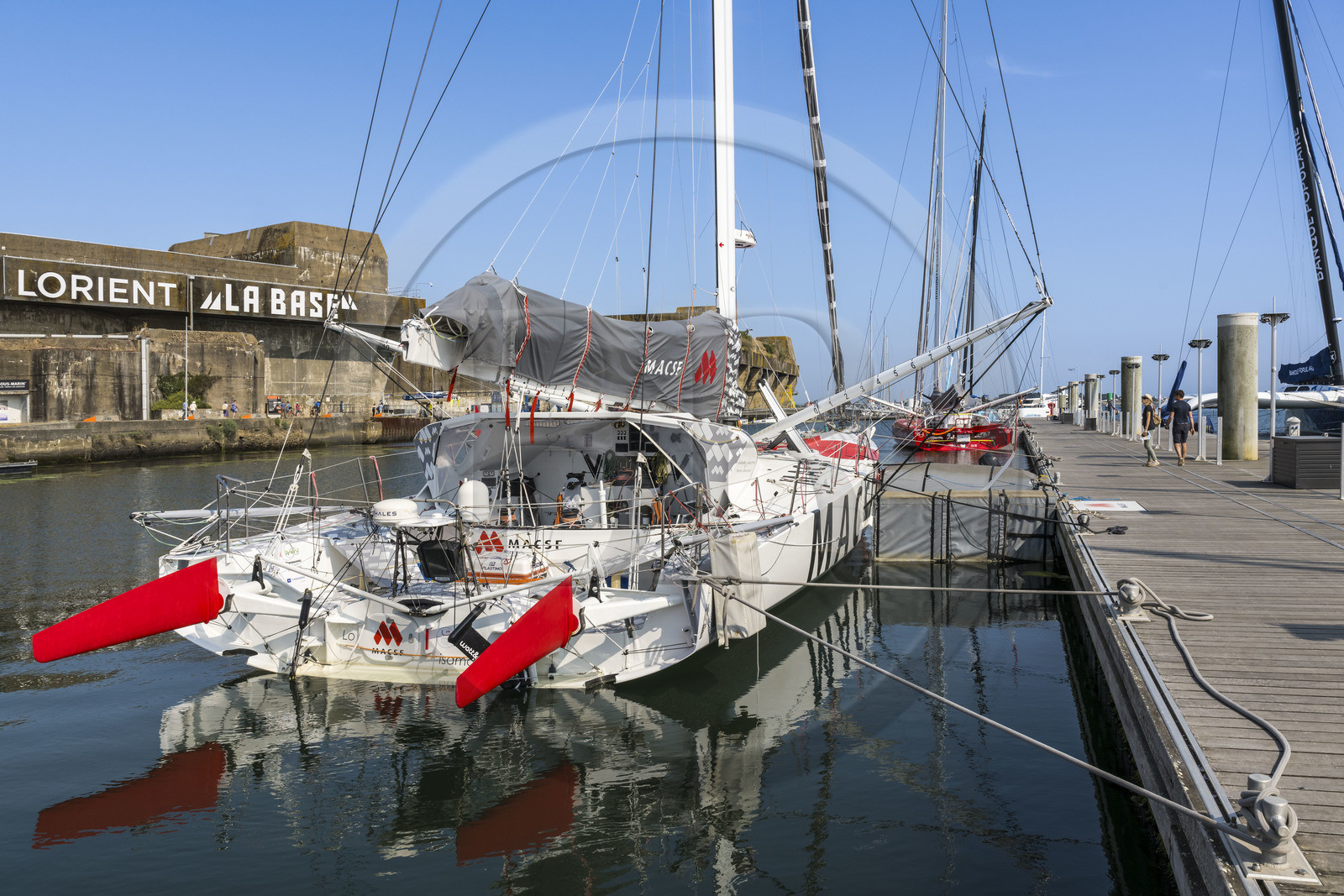France, Morbihan (56), Lorient, le port de Lorient La Base dans l'ancienne base de sous-marins construite par les Allemands, il est conçu et équipé de façon à accueillir les professionnels du nautisme, les événements nautiques et les grandes unités telles que les monocoques et les multicoques de la Course au Large, bateau Imoca