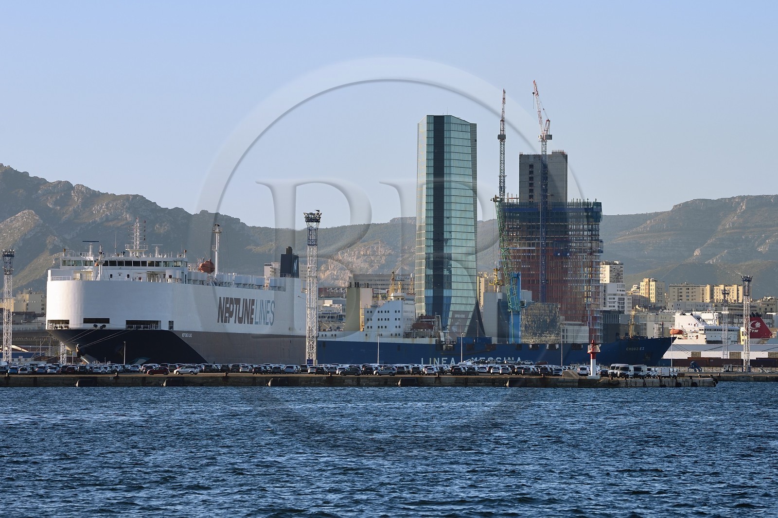 France, Bouches-du-Rhône (13), Marseille, Zone Euroméditerranée, Grand Port Maritime, quartier des Docks, tour CMA CGM de l'architecte Zaha Hadid
