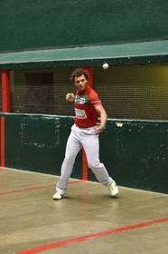 France, Pyrénées-Atlantiques (64), Pays-Basque, Saint-Jean-Pied-de-Port, trinquet Garat, traditionnelle partie de Pelote basque à main nue pour la coupe des Chasseurs