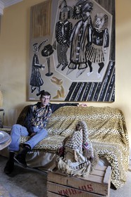 France, Hérault (34), région de Sète, l' artiste peintre André Cervera dans sa maison de Poussan