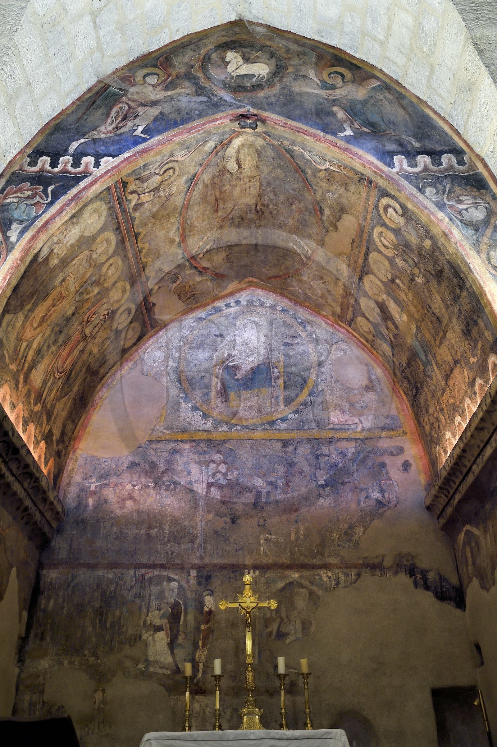 France, Haute-Loire (43), Le Puy-en-Velay, étape des chemins de Compostelle, la cathédrale Notre-Dame-de-l'Annonciation du XIIe siècle classée Patrimoine Mondial de l'UNESCO, chapelle latérale souterraine Saint-Martin sous le porche