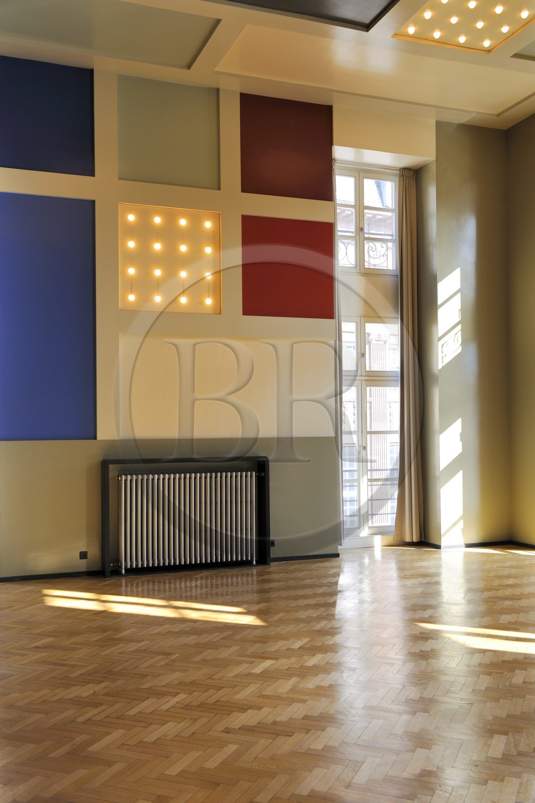 France, Bas-Rhin (67), Strasbourg, place Kléber, salle de l'Aubette décoré par Jean Arp et Sophie Tæuber-Arp à la fin des années 1920