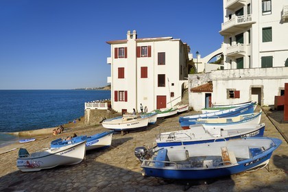 France, Pyrenees Atlantiques, Basque Country coast, Guethary, old whaling port overlooked by the former art deco Guétharia hotel built in the 1920s turned into a residence