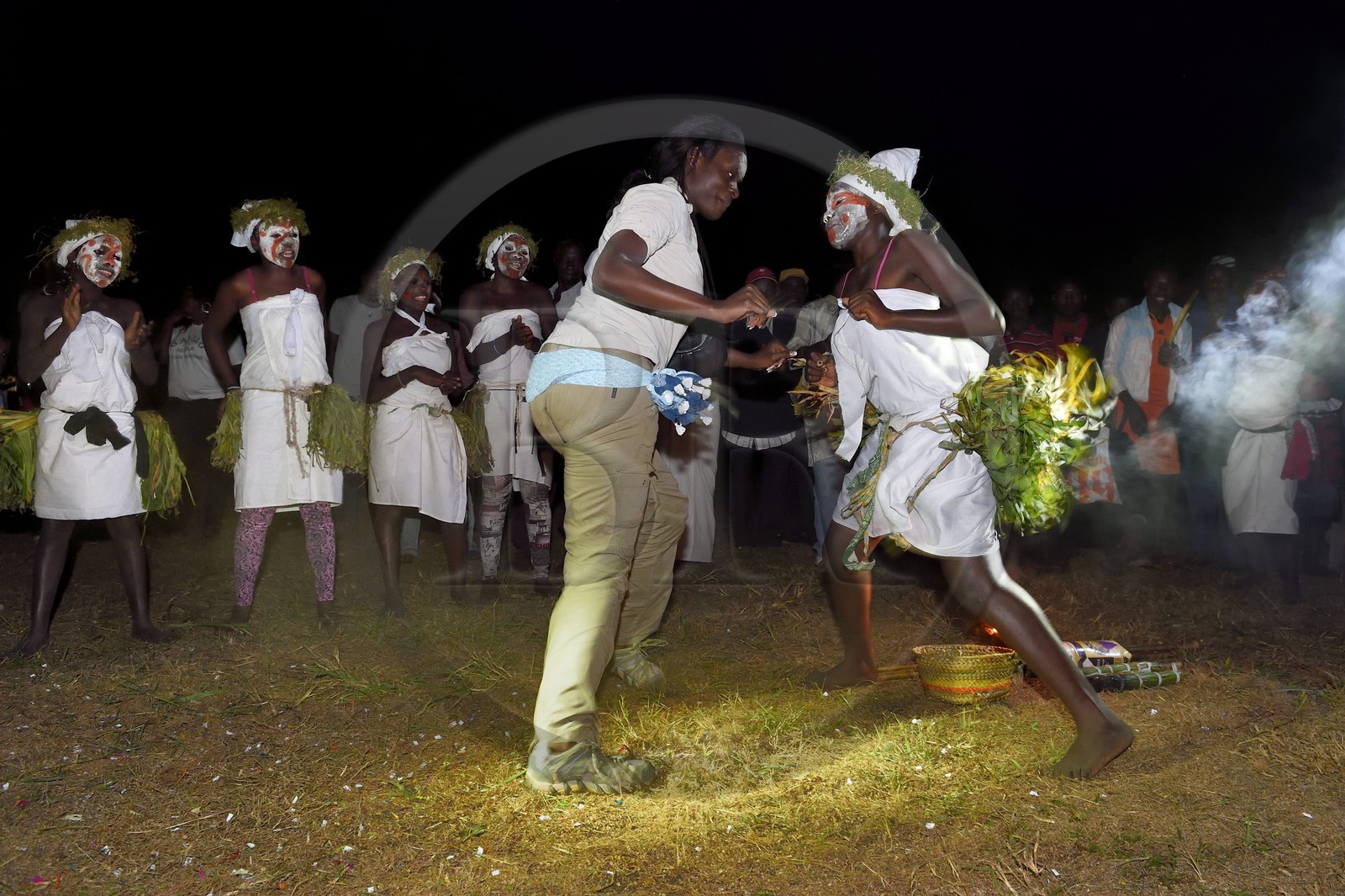 Gabon, province de Ogooué- Maritime, Omboué, région du Loango, danses traditionnelles Nkomi (Myènè)