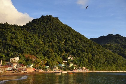 Caraïbes, Ile de la Dominique, baie de Soufrière, le village de Soufrière