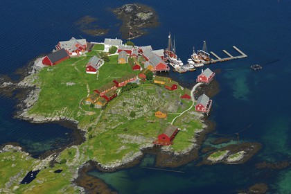 Norvège, More Og Romsdal, Ile de pêcheurs au sud de Kristiansund (vue aérienne)