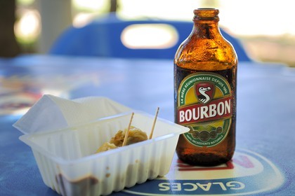 France, Ile de la Reunion, bouteille de bière locale Bourbon dite Dodo et la spécialité locale les bouchons
