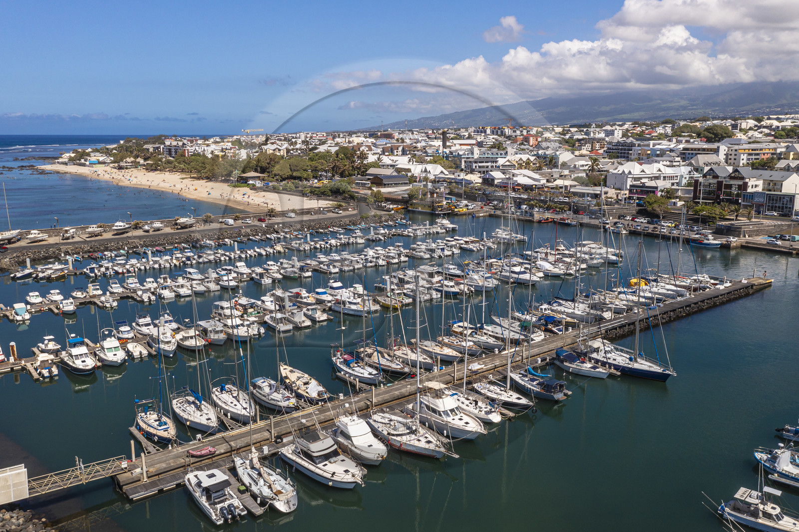 France, Ile de la Reunion, ville de Saint-Pierre, le port de plaisance et de peche (vue aérienne)