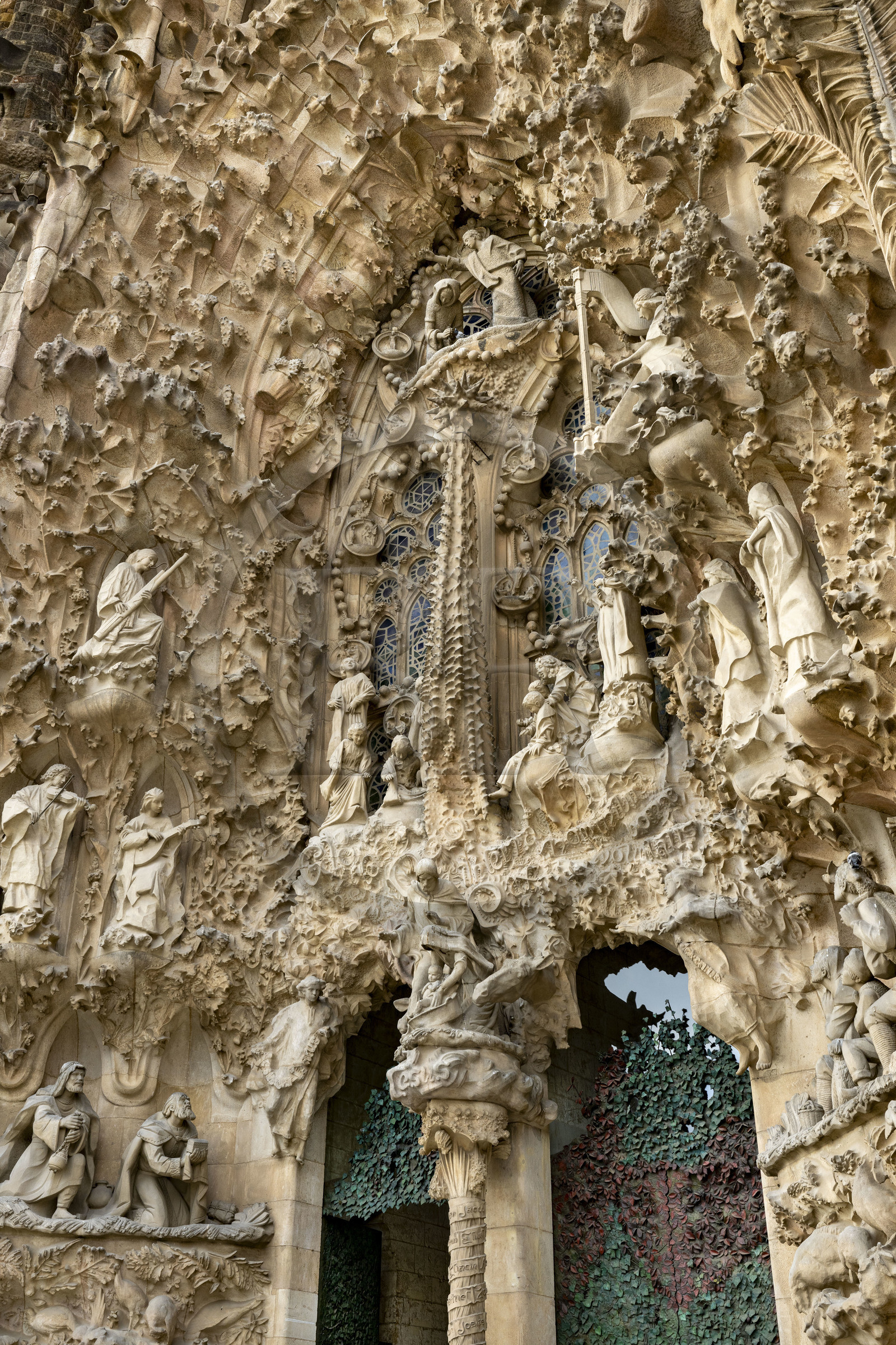Spain, Catalonia, Barcelona, Eixample district, Sagrada Familia basilica by Catalan modernist architect Antoni Gaudi, listed as a UNESCO World Heritage Site, facade of the Nativity, the Charity Gate, the mother of God and Saint Joseph with Jesus just born