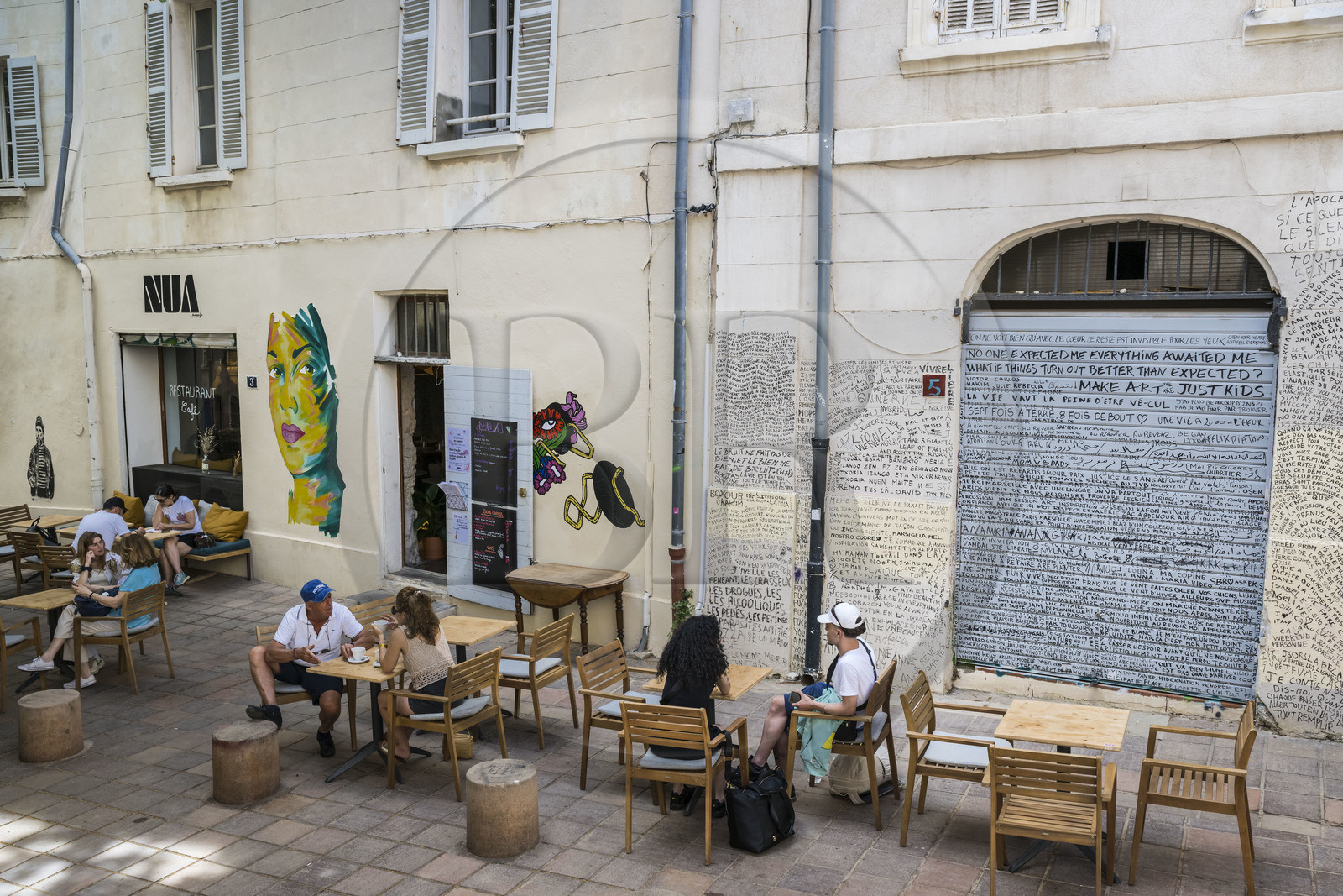 France, Bouches-du-Rhône (13), Marseille, quartier du Panier, peintures murales et graffitis place de Lorette
