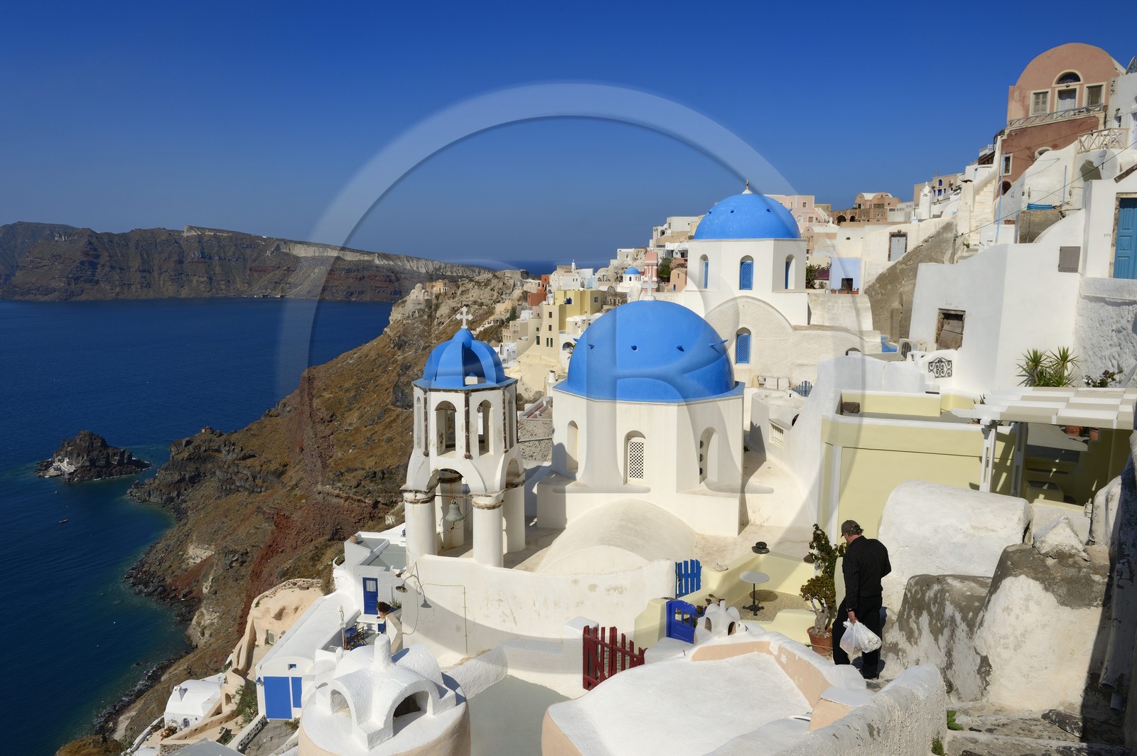 Greece, Cyclades, Aegean Sea, Santorini (Thira or Thera), the village of Oia overlooking the Caldera