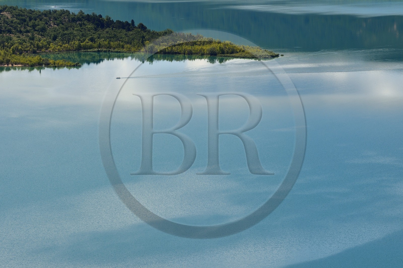 France, Alpes-de-Haute-Provence (04), Parc Naturel Régional du Verdon, lac de Sainte Croix vers Sainte-Croix-de-Verdon
